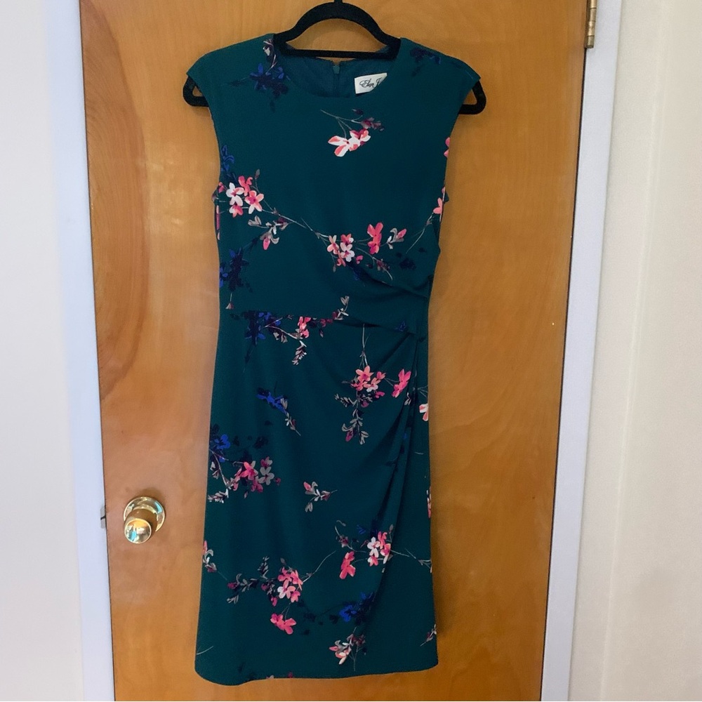 Green floral anti-wrinkle dress
